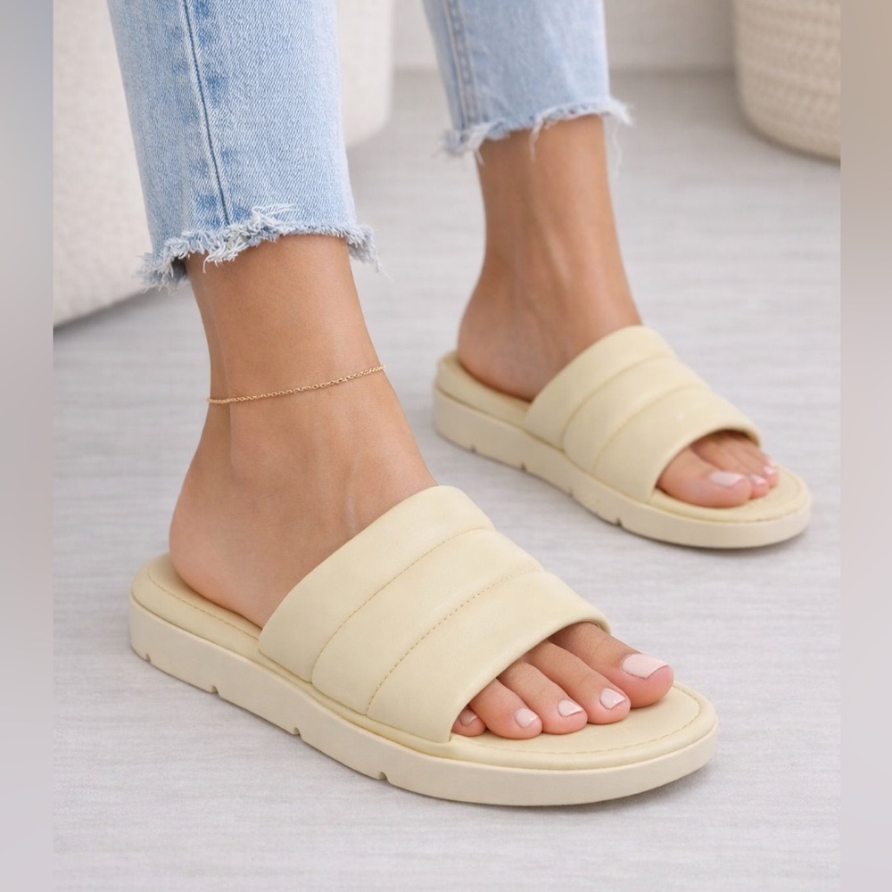 VINCE Women's Olina Slide Leather Sandals Pale Yellow Quilted Size 7.5 $200
